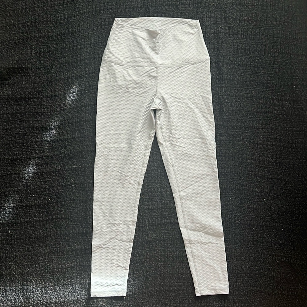 Born Primitive light grey paragon legging, Size M!